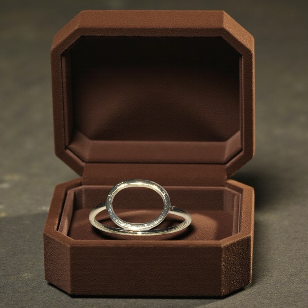 Elegant Gold Circle Ring